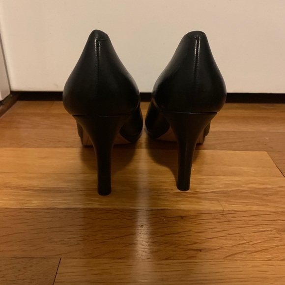 real leather Joan David black heals - Picture 5 of 8